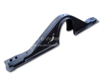 Central chassis support 1302/1303 LHD Needs Redrilling for RHD - OEM PART NO: 133701131