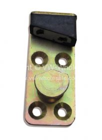 Strike plate on pillar Right - OEM PART NO: 151837036C