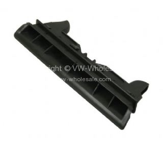 German quality centre dash vent trim for padded dash 8/67-79 - OEM PART NO: 113255483