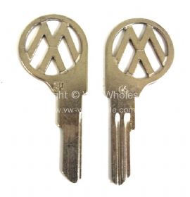 SU code key blank with logo - OEM PART NO: 111837219AS74	