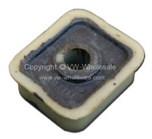 Rear gear rod coupling bush 2 needed - OEM PART NO: 823711477
