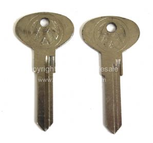 NOS Type 4 VA code Steel HUF key blank 68-70 - OEM PART NO: 111898025VA