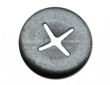 German quality Volkswagen script clips 4 needed - OEM PART NO: 311853615