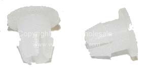 German quality heater leaver mounting plug 4 needed per bus - OEM PART NO: 211259377